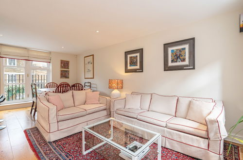 Photo 1 - ALTIDO Lovely 2bed House in Wandsworth w/ Backyard Patio