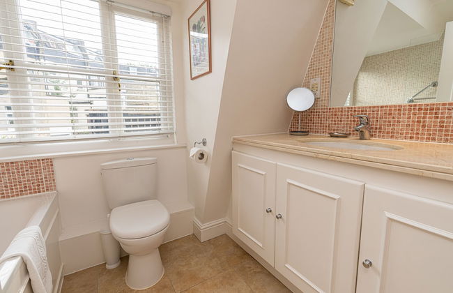 JOIVY Lovely 2bed House in Wandsworth w/ Backyard Patio - Foto 32