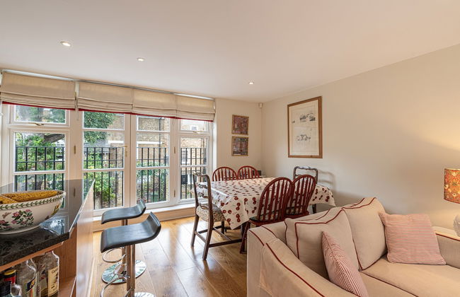 JOIVY Lovely 2bed House in Wandsworth w/ Backyard Patio - Foto 20