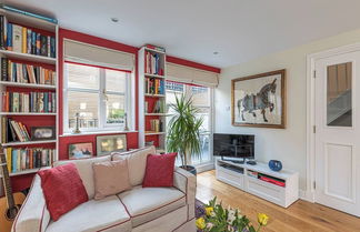 Photo 1 - ALTIDO Lovely 2bed House in Wandsworth w/ Backyard Patio