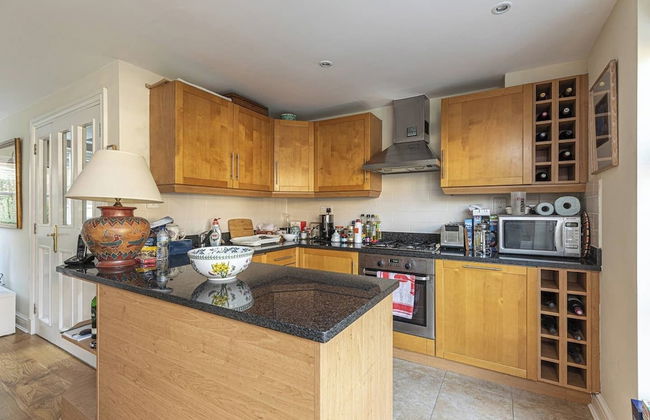 JOIVY Lovely 2bed House in Wandsworth w/ Backyard Patio - Foto 15