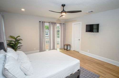 Photo 5 - Brand New Remodeled 3br/2.5ba House Near Downtown
