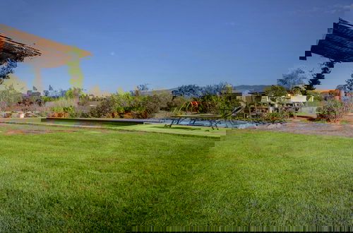 Foto 22 - 4 Person Villa with Private Swimming Pool & Garden in Lovely Surroundings near Cortona
