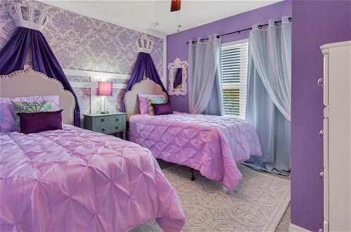 Foto 9 - Free Resort Access 4 Bedroom Near Disney with Themed Rooms