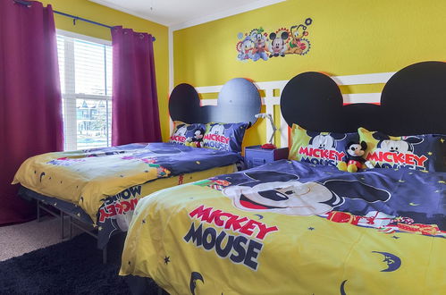 Foto 8 - Free Resort Access 4 Bedroom Near Disney with Themed Rooms