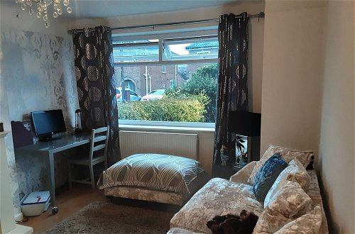 Photo 4 - Village 3-bed House, Netflix, in Chester