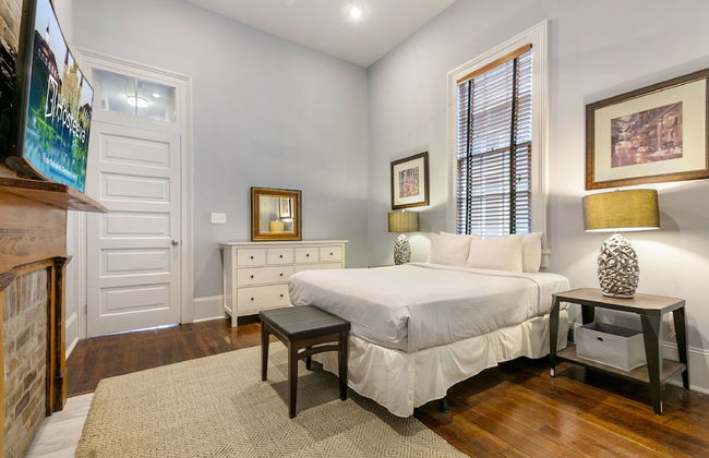 Modern 1-BD Near French Quarter | Walk to Superdome - Photo 2