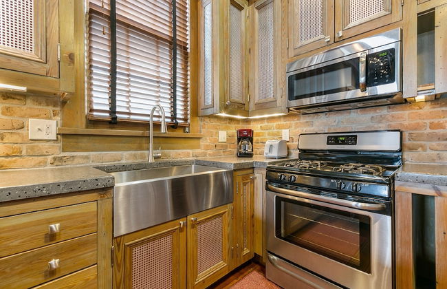 Modern 1-BD Near French Quarter | Walk to Superdome - Photo 6