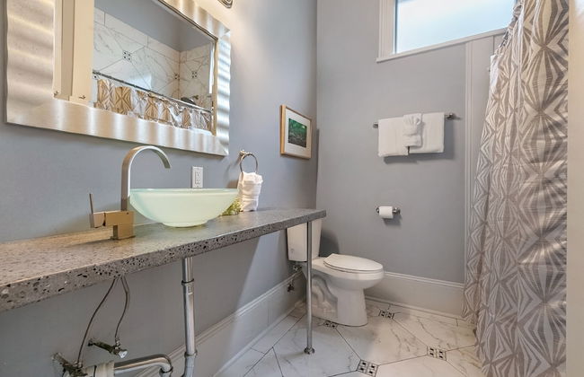Modern 1-BD Near French Quarter | Walk to Superdome - Photo 14