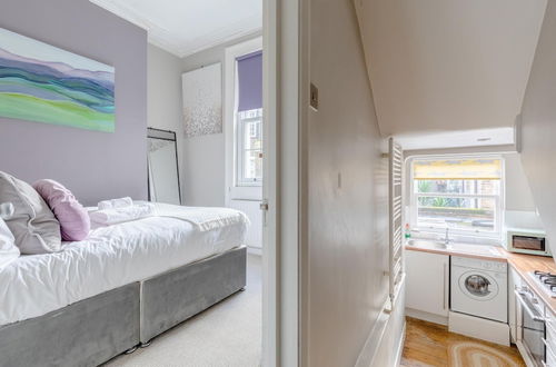 Photo 3 - Vogue 1 Bedroom Pimlico Flat Near Victoria Station