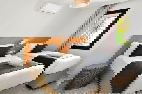 Photo 9 - Dorman Suites Hotel