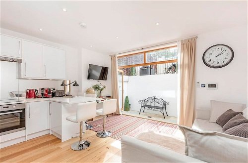 Photo 1 - 2 bed Garden Flat With air con by Fulham Broadway