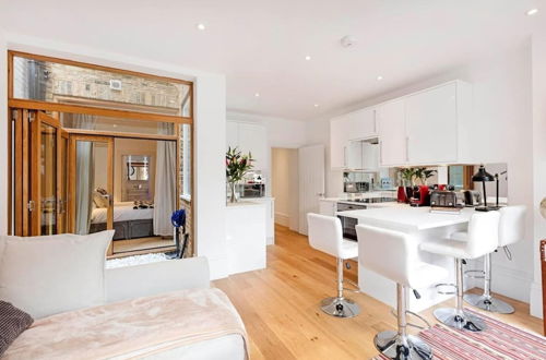 Photo 6 - 2 bed Garden Flat With air con by Fulham Broadway