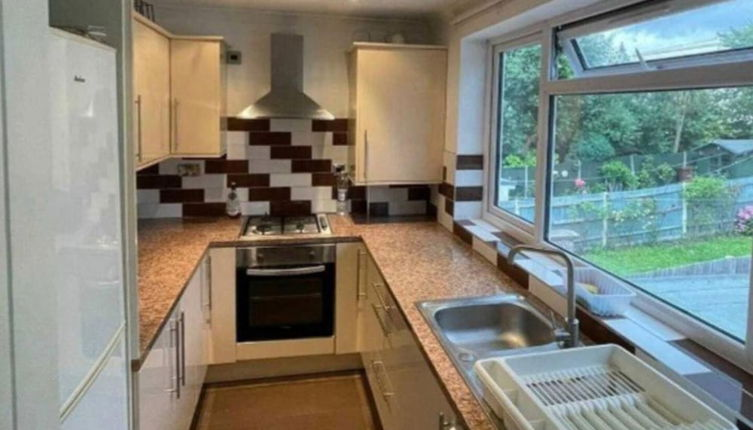 Foto 1 - Lovely 4-bed Apartment in Harrow
