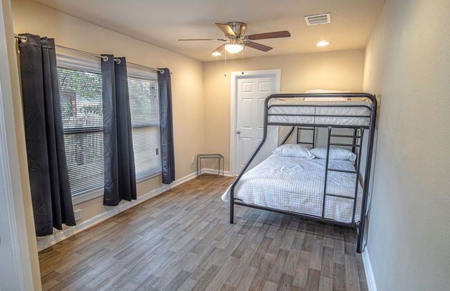 Nice 3br/2ba Near Downtown 2 min At&t Center - Foto 2