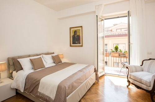 Photo 9 - Rental In Rome Colosseum View Luxury Apartment