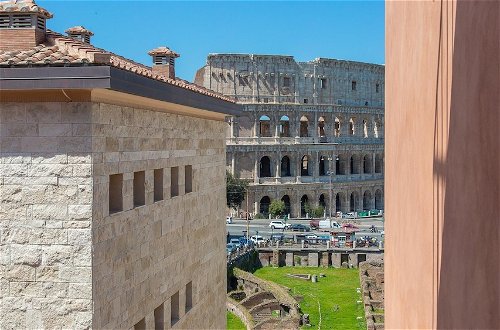 Photo 1 - Rental In Rome Colosseum View Luxury Apartment