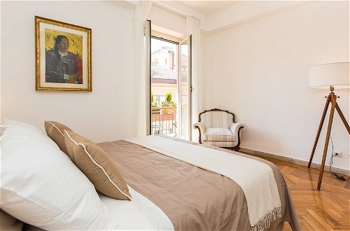 Photo 7 - Rental In Rome Colosseum View Luxury Apartment