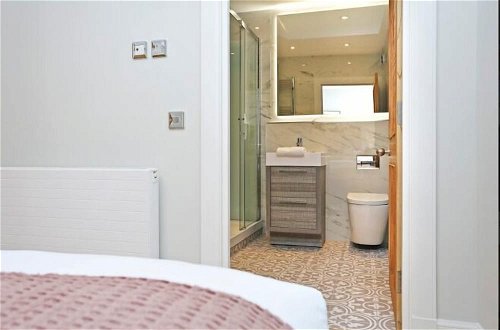 Photo 2 - Newly Refurbished Apartment on the Historic Royal Mile
