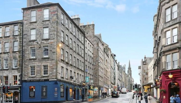 Photo 1 - JOIVY Newly Refurbished Apartment on the Historic Royal Mile