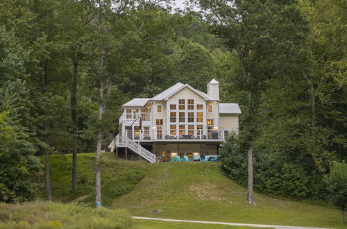 Foto 49 - Modern Farmhouse Style Chalet with amazing Kentucky Lake views - Dock, Hottub and Firepit