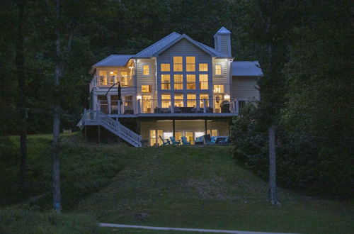 Foto 51 - Modern Farmhouse Style Chalet with amazing Kentucky Lake views - Dock, Hottub and Firepit