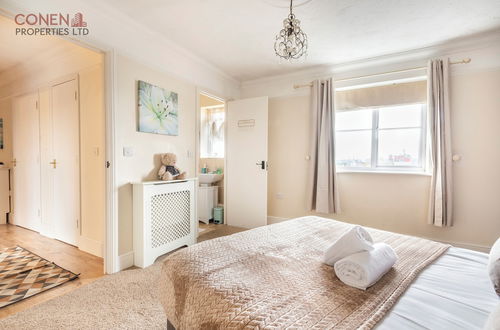 Foto 6 - Stunning 2-bed Apartment in Grays