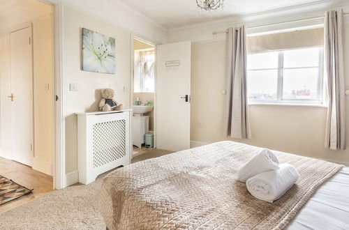 Photo 5 - Stunning 2-bed Apartment in Grays