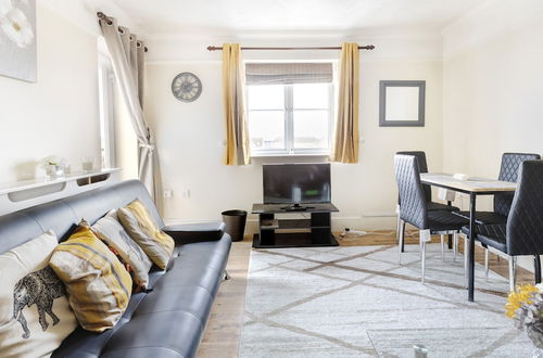 Photo 10 - Stunning 2-bed Apartment in Grays