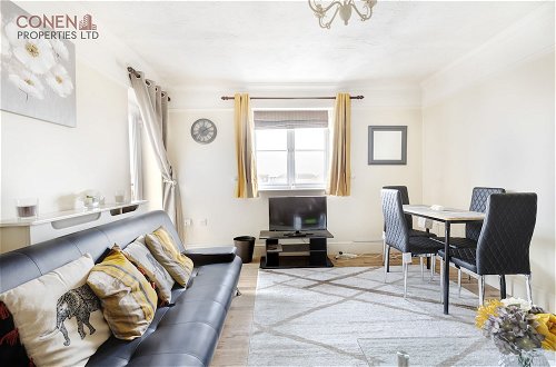 Photo 11 - Stunning 2-bed Apartment in Grays