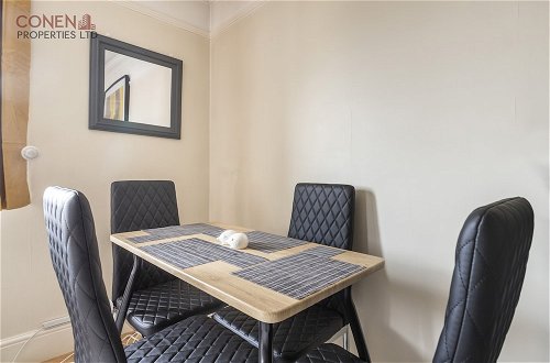 Foto 16 - Stunning 2-bed Apartment in Grays
