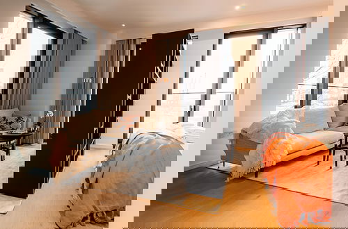 Photo 12 - Sensational Studio Apartment in Londons Vibrant Canary Wharf