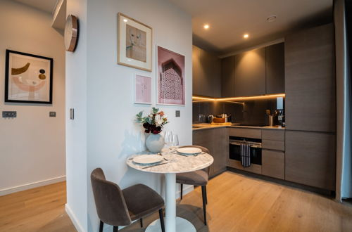 Photo 21 - Sensational Studio Apartment in Londons Vibrant Canary Wharf