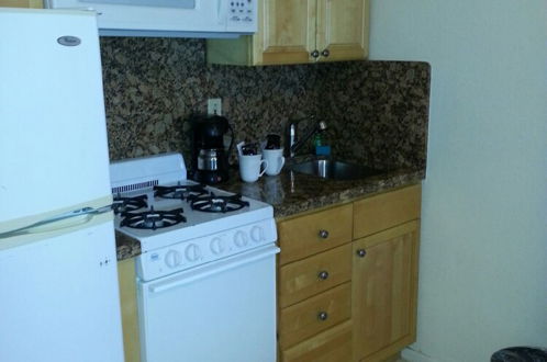 Photo 8 - Hollywood Beach Resort- Large Studio Sleeps 4