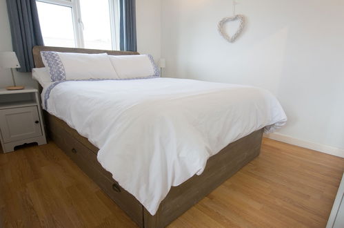 Photo 4 - Swallows Croyde 3 Bedrooms, Sleeps 6, Beach Chalet