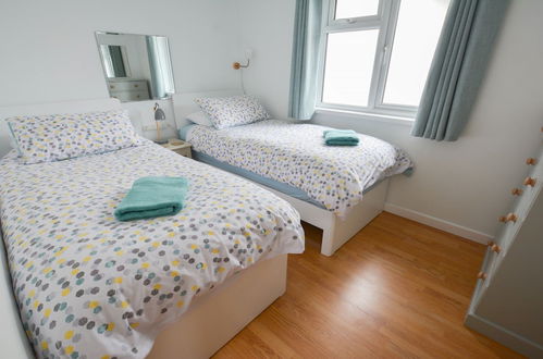 Foto 3 - Swallows Croyde 3 Bedrooms, Sleeps 6, Beach Chalet