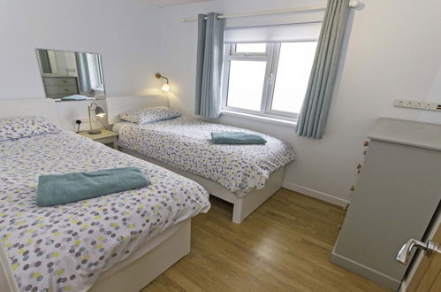 Photo 5 - Swallows Croyde 3 Bedrooms, Sleeps 6, Beach Chalet