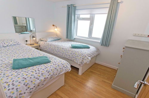 Foto 8 - Swallows Croyde 3 Bedrooms, Sleeps 6, Beach Chalet