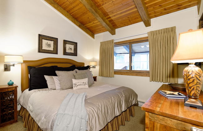 The Crestwood Condominiums - Foto 11