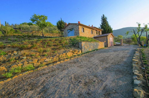 Photo 32 - Scenic Villa in Castiglion Fiorentino With Pool