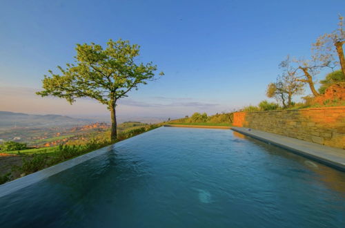 Photo 23 - Scenic Villa in Castiglion Fiorentino With Pool