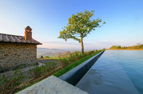 Photo 21 - Scenic Villa in Castiglion Fiorentino With Pool