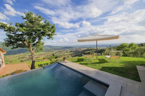 Photo 20 - Scenic Villa in Castiglion Fiorentino With Pool