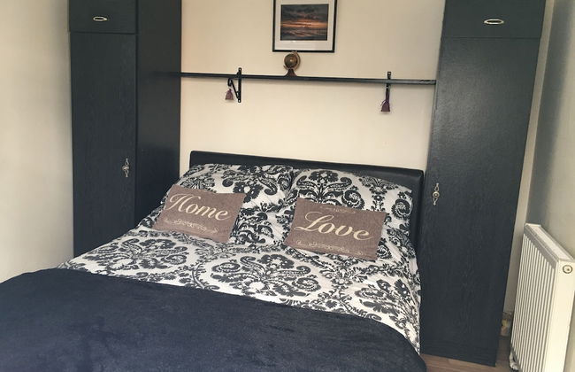 Homely 2- bed Apartment -ground Floor-sleeps 4 - Foto 2