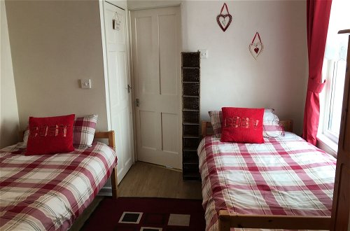 Photo 4 - Homely 2- bed Apartment -ground Floor-sleeps 4
