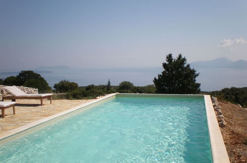 Foto 22 - Spacious Villa in Vasiliki with Swimming Pool & Hot Tub