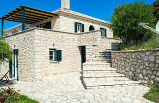 Foto 1 - Spacious Villa in Vasiliki with Swimming Pool & Hot Tub