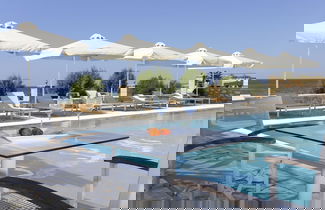 Photo 1 - Artina Hotel