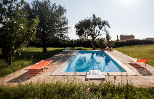 Absolute Villa by Stylish Stays - Photo 48