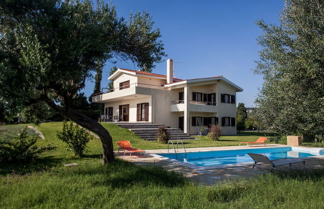 Absolute Villa by Stylish Stays - Photo 49